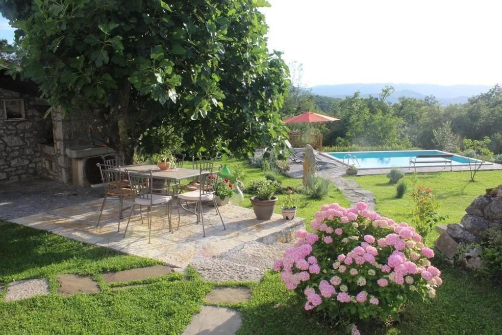 Villa Mavrici, Neighbors Free Buzet Eksteriør billede